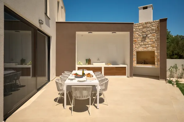 Outdoor dining and BBQ terrace
